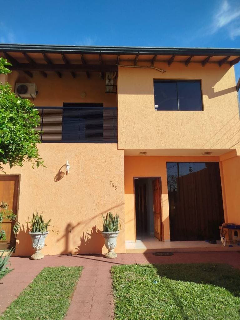 Alquilo duplex de 4 dormitorios en San Lorenzo