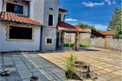 Venta de hermosa propiedad con piscina en la ciudad de limpio