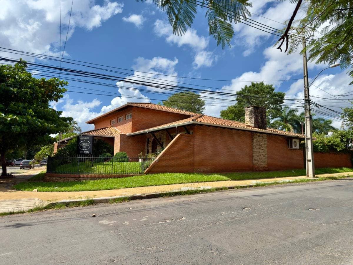 Casa de 5 dormitorios con piscina en alquiler en ytay