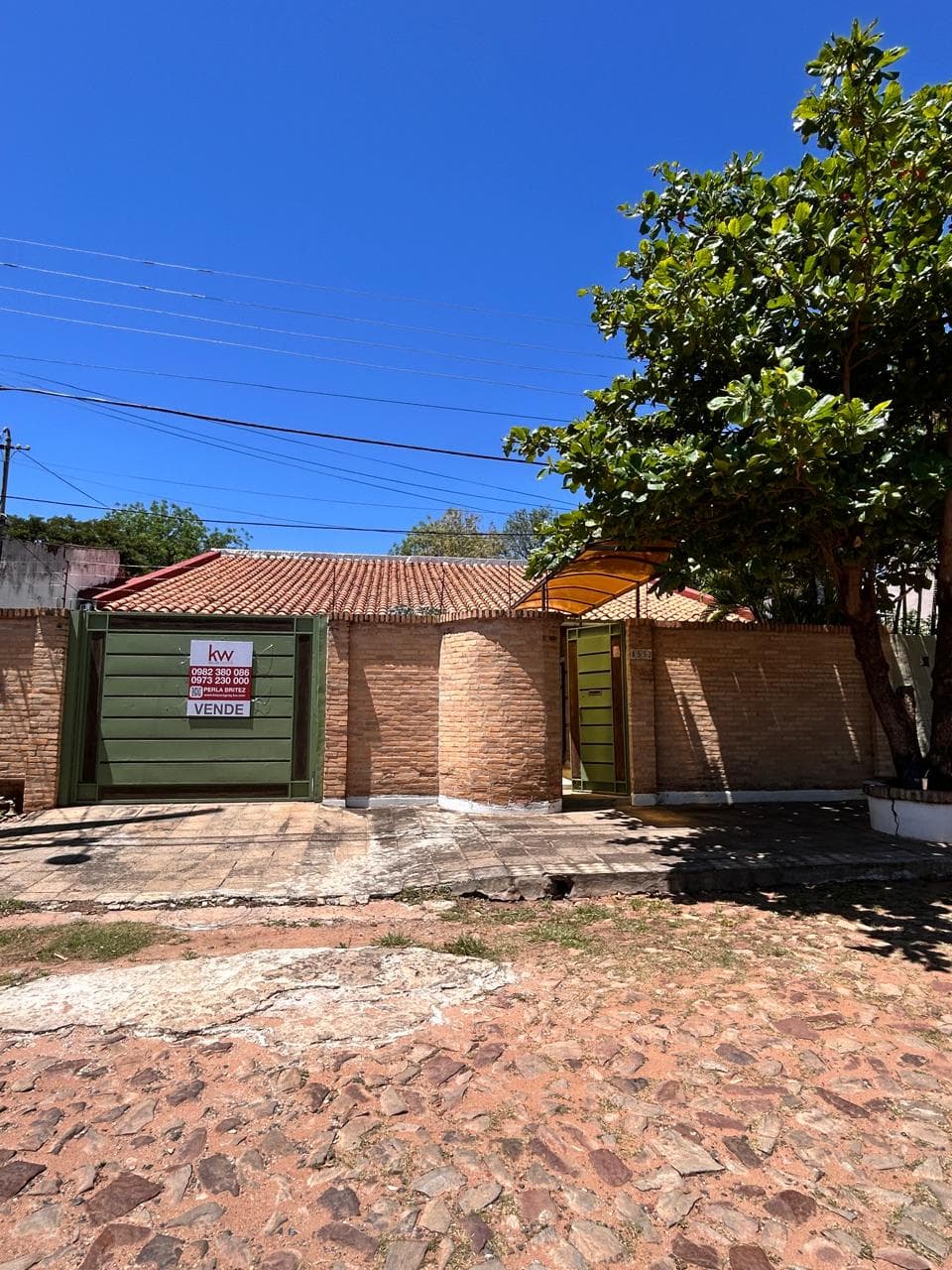 Casa de una planta en la zona del Supermercado el Pueblo - Lambare