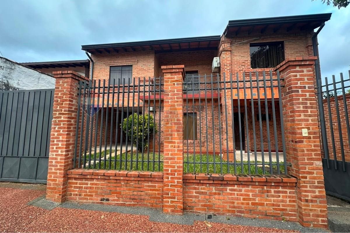 Casa en alquiler - lambare