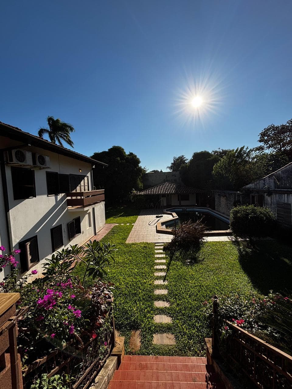 Los laureles, en alquiler, amplia residencia de 6 dormitorios