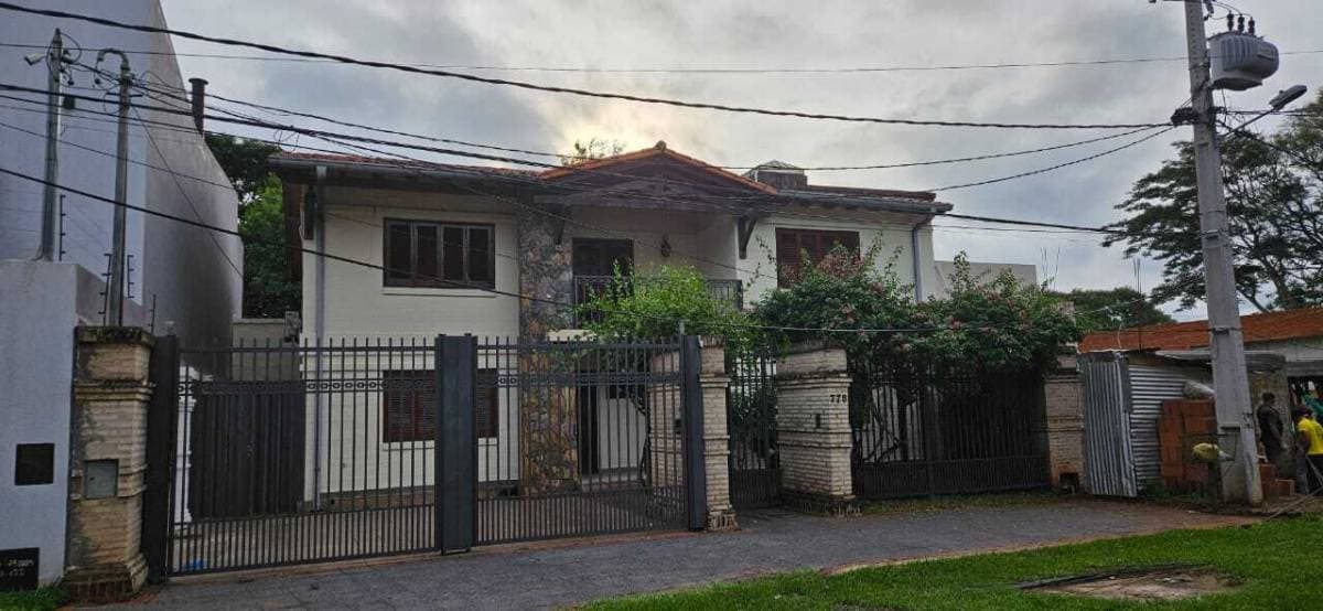 Alquilo casa en lambare