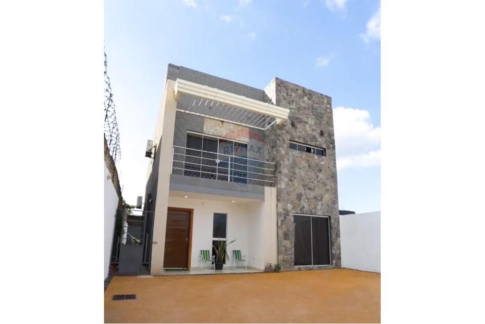 Vendo Casa en Mariano Roque Alonso Barrio San Blas