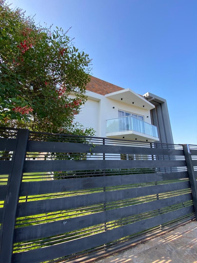 Venta - hermosa casa sobre av. Puerta del lago, San Bernardino