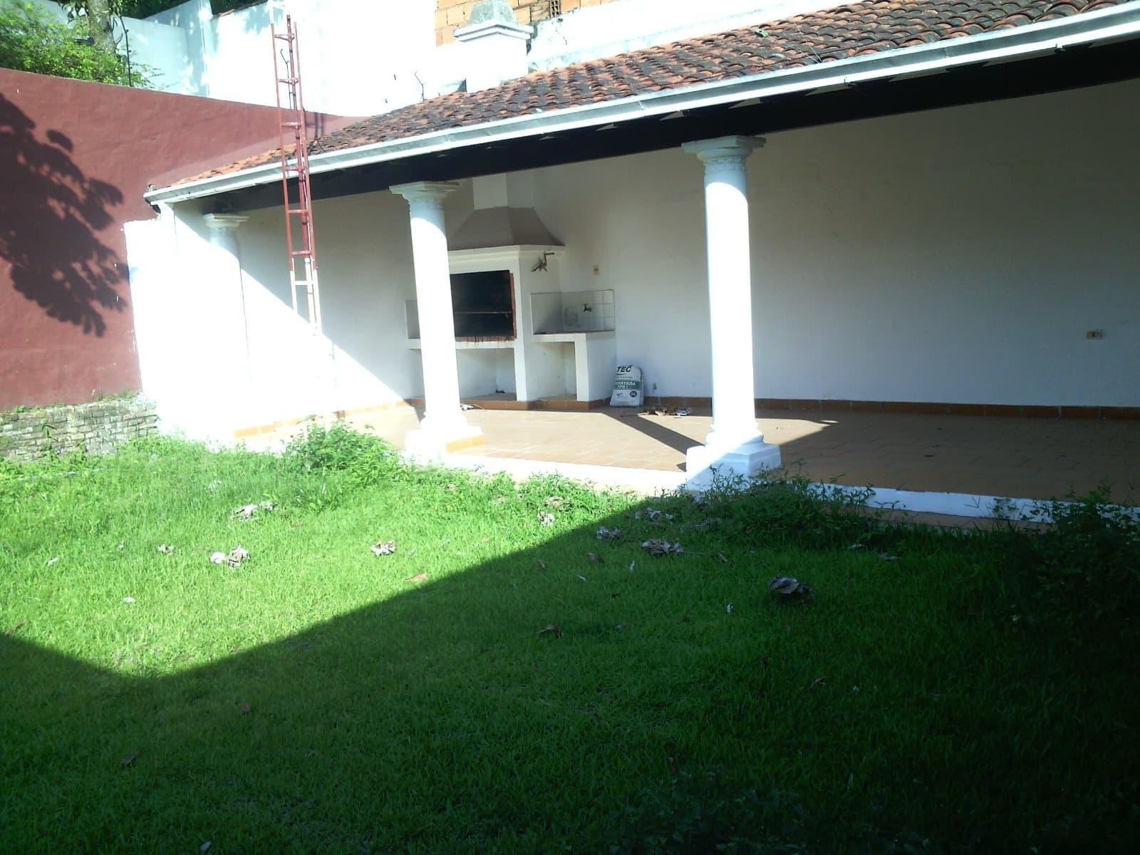 Vendo Casa B. Trinidad Z. Derecho Una