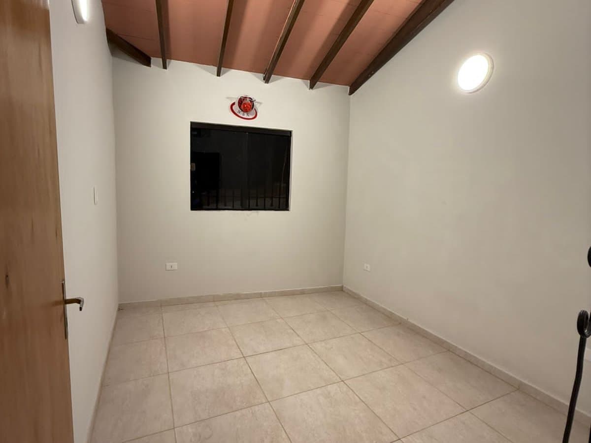 Alquilo casa en San Lorenzo