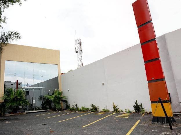 Alquilo edificio corporativo en barrio ycua sati