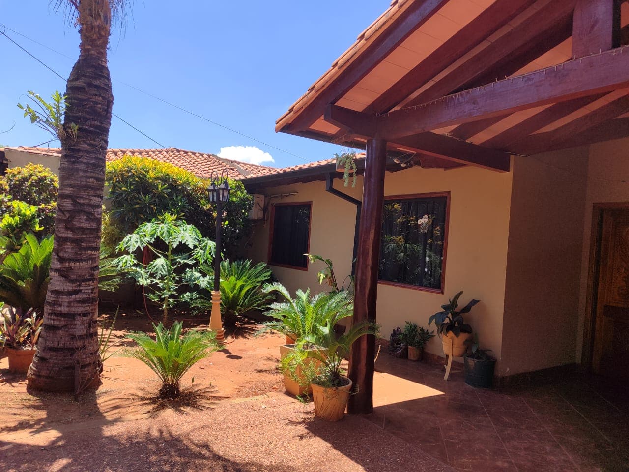 Vendo casa sobre asfalto‼ en Luque - barrio mora cue - villa policial