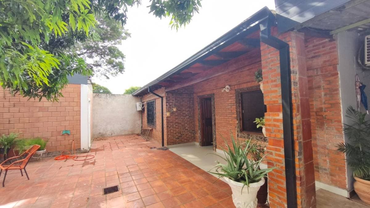 Se vende Casa con piscina, zona Rojas Cañada Capiata