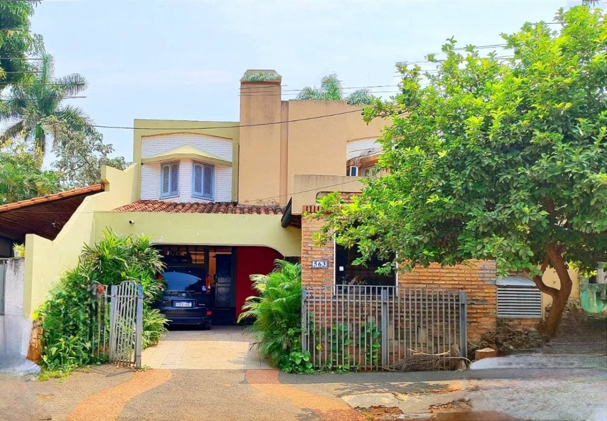 Casa de dos plantas en pinoza