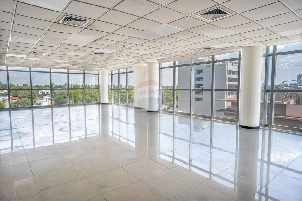 Alquilo Oficinas en Sky Center - Zona Eje Corporativo