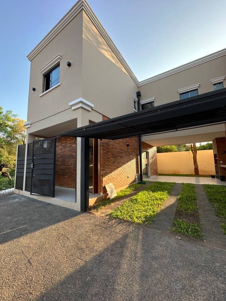 Vendo duplex en Luque