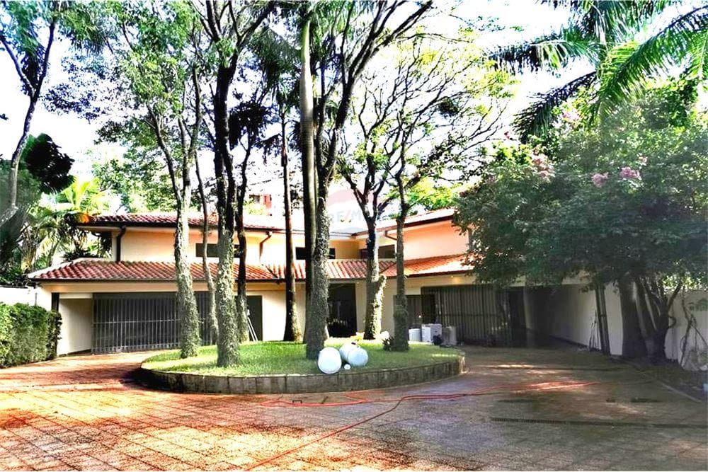 En Alquiler Lujosa Residencia Zona Los Laureles