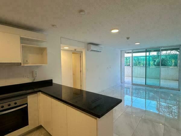 Alquilo deparamento en planta baja con patio en altamira surubi i