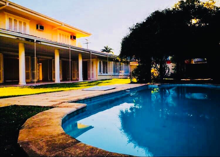Amplia Residencia en alquíler zona Mburucuya para vivienda/ oficina