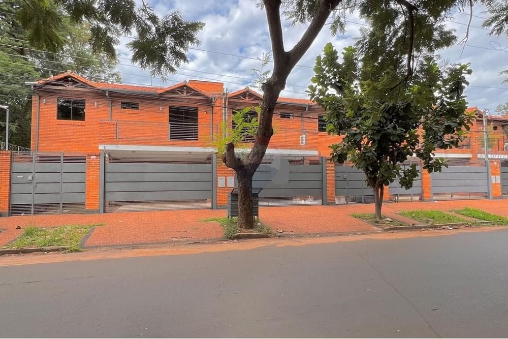 Vendo Duplex de tras de la Conmebol