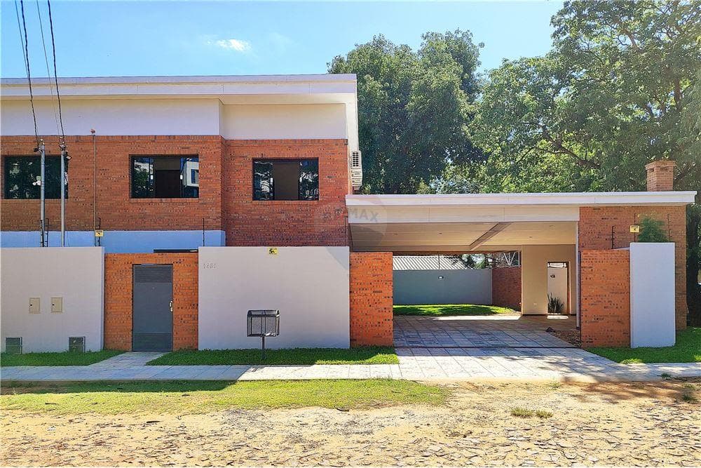 Casa alquiler lambare av. Del yacht