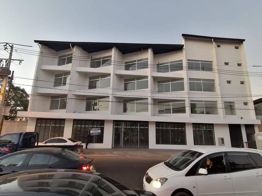 Alquilo Amplio Local Comercial Sobre Eusebio Ayala