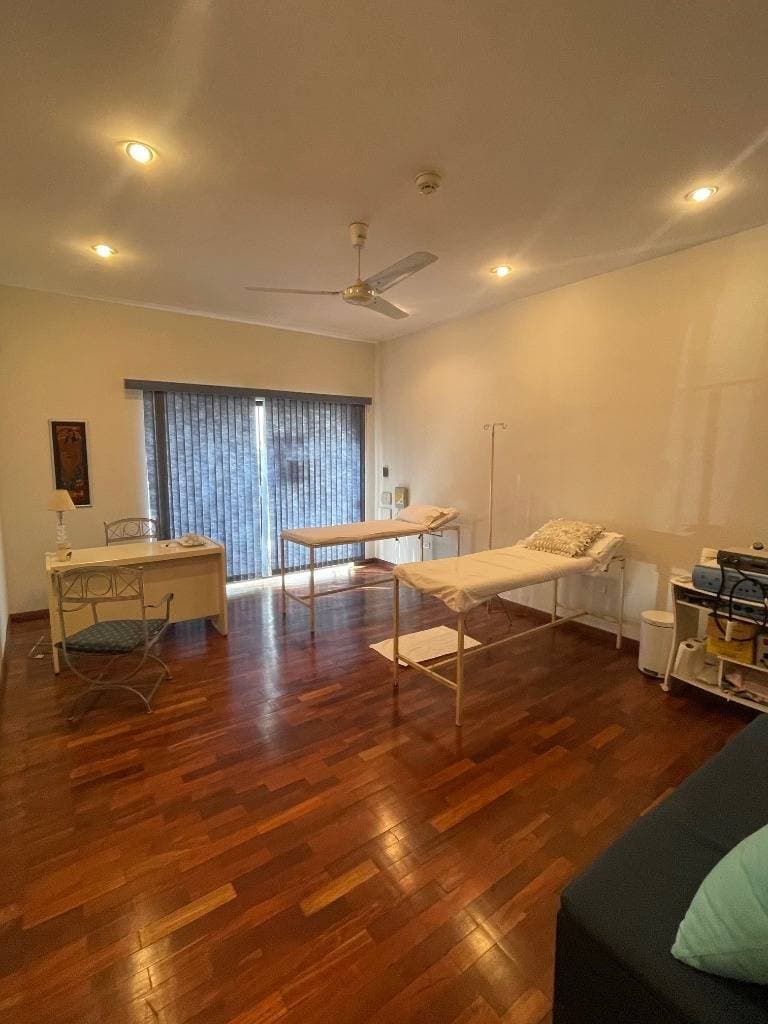 Consultorio u oficina en alquiler en clinica - Mcal. Estigarribia, Asuncion