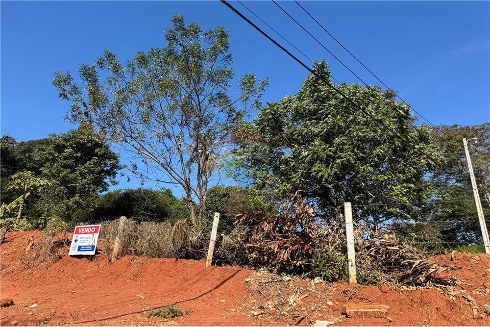 VENDO AMPLIO TERRENO EN Ñemby salida de calle a calle 11x50 m (550 m²)