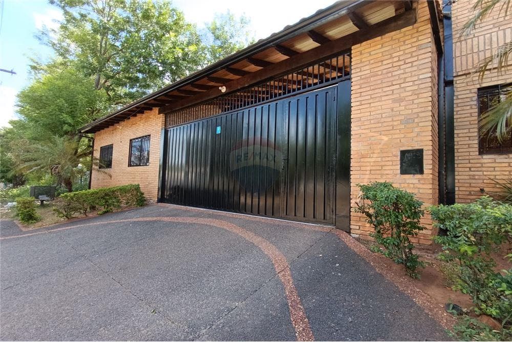 Hermosa y amplia residencia en Fernando de la Mora