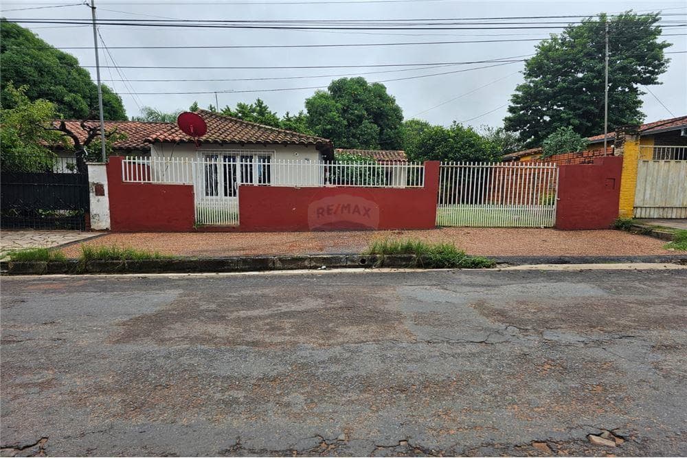 En venta casa sobre asfalto en Lambare