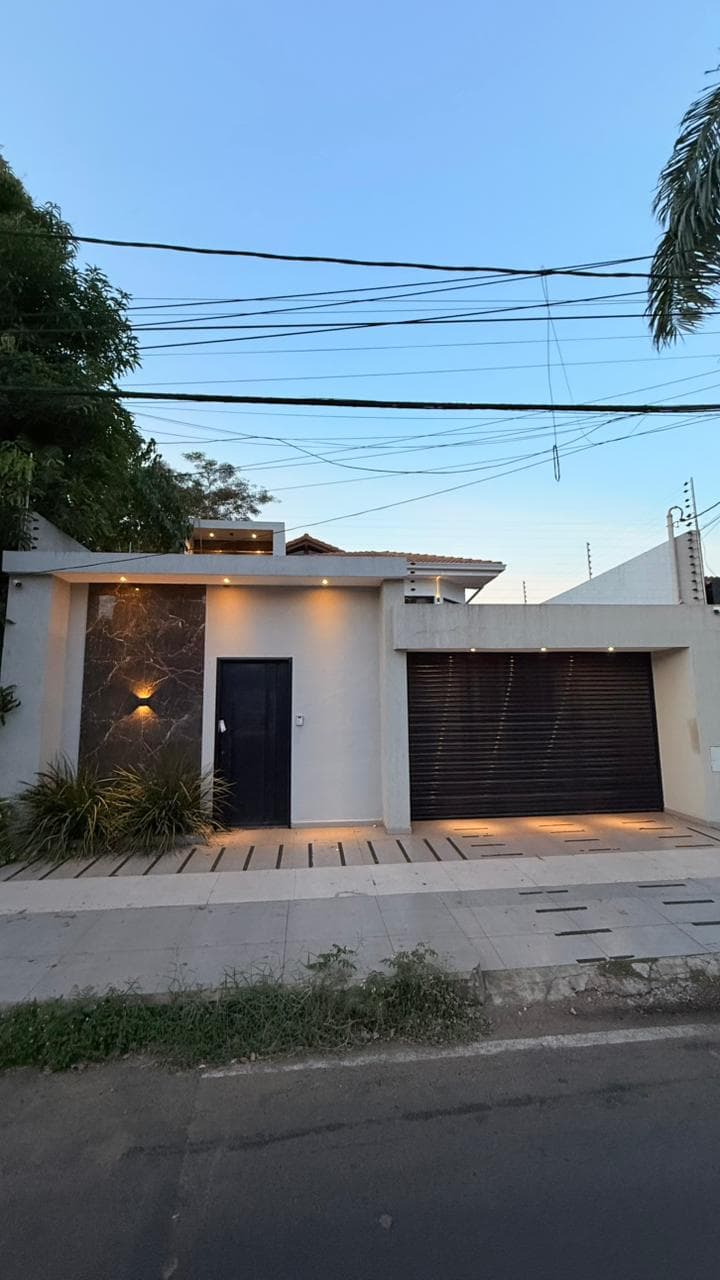 En Venta – Residencia Moderna Amoblada En Barrio Los Laureles