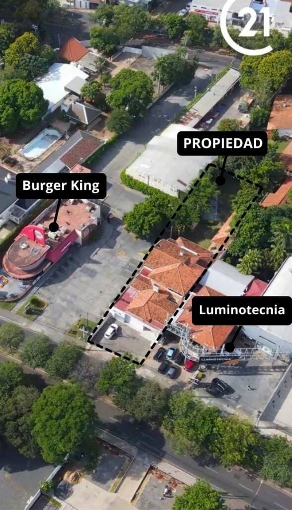 Vendo amplia oficina en Villa Morra Asunción