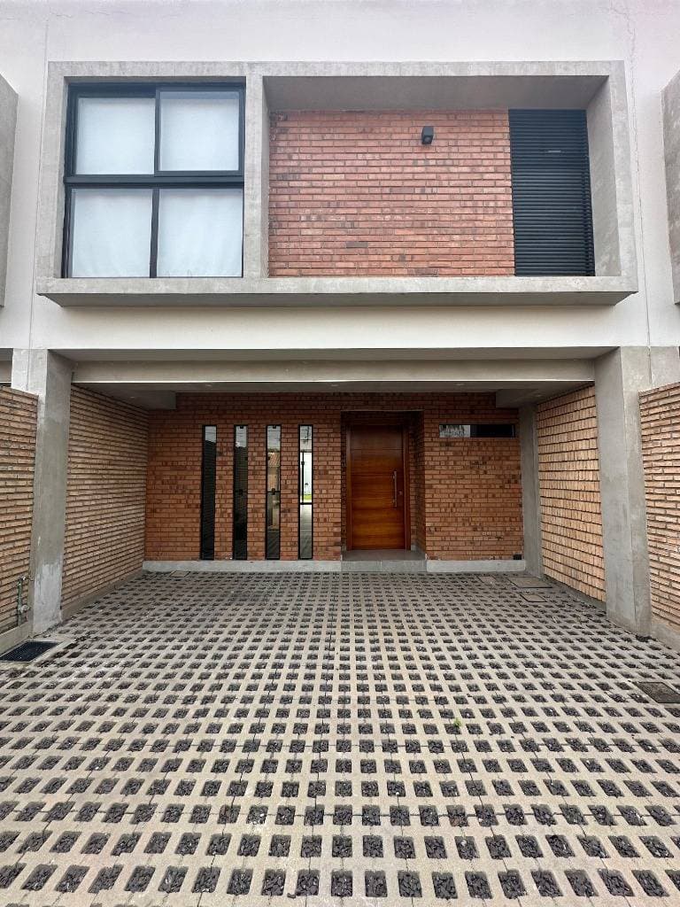 Alquilo duplex en Luque zona rakiura