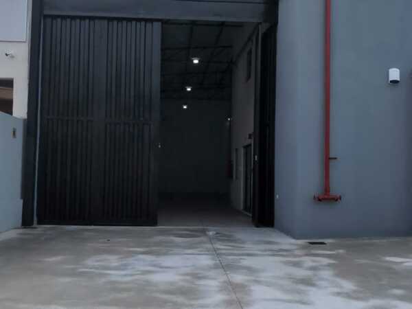 Inglado con showroom a estrenar en San Lorenzo