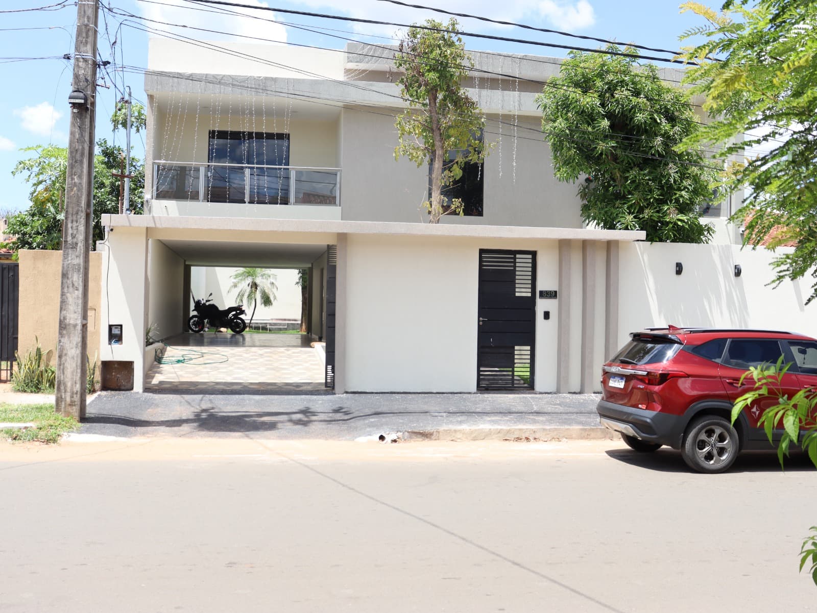 Vendo Casa de 5 habitaciones con Piscina en Luque zona Plaza Madero