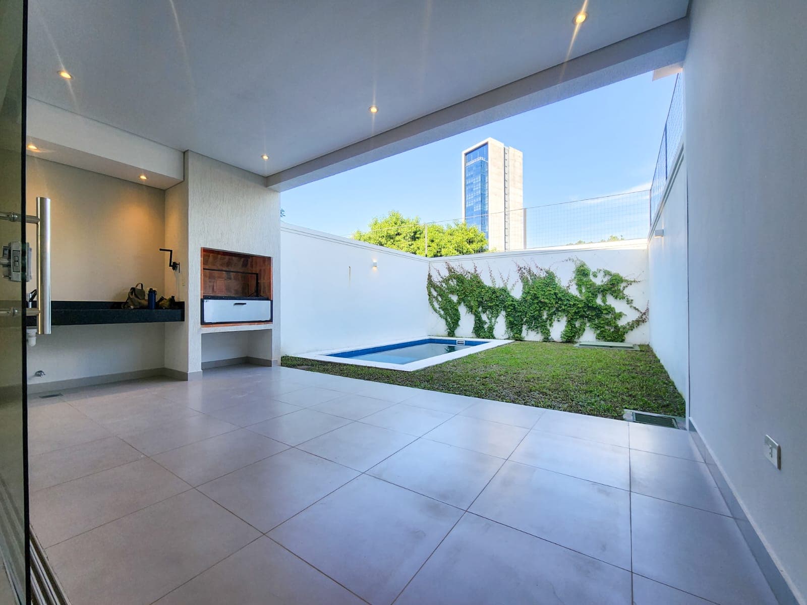 En venta - duplex a estrenar de 3 suites con jardin y piscina
