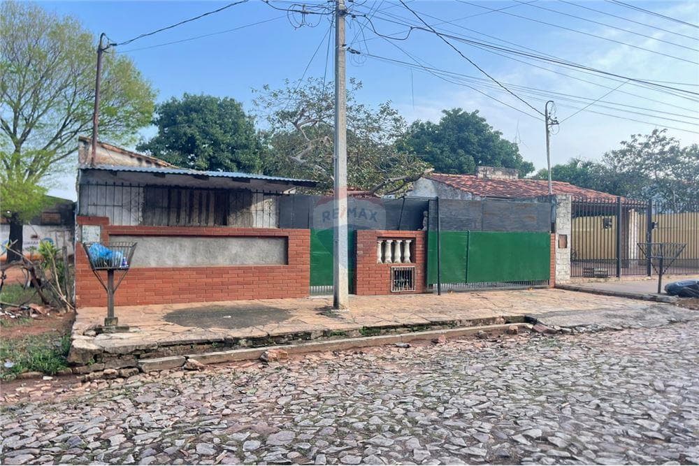 Casa con Local Comercial sobre 350 m2 en Villa Elisa Barrio 29 de Setiembre