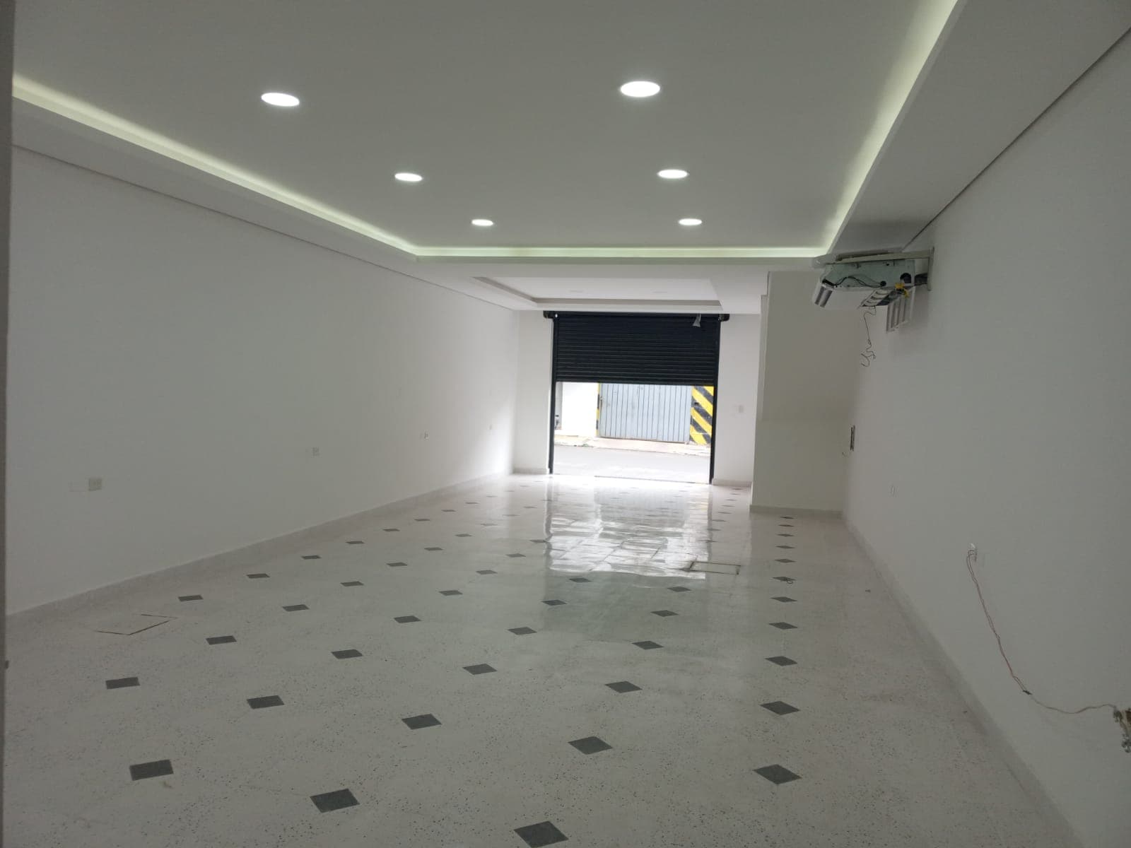 Oficina amplia