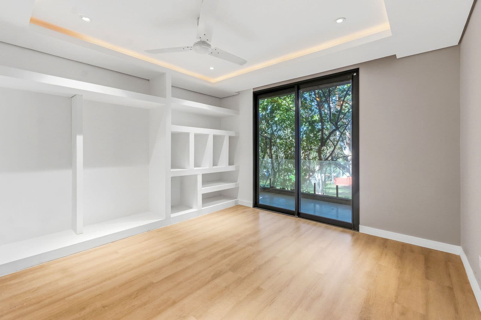 Tríplex de lujo en barrio cerrado colinas del golf
