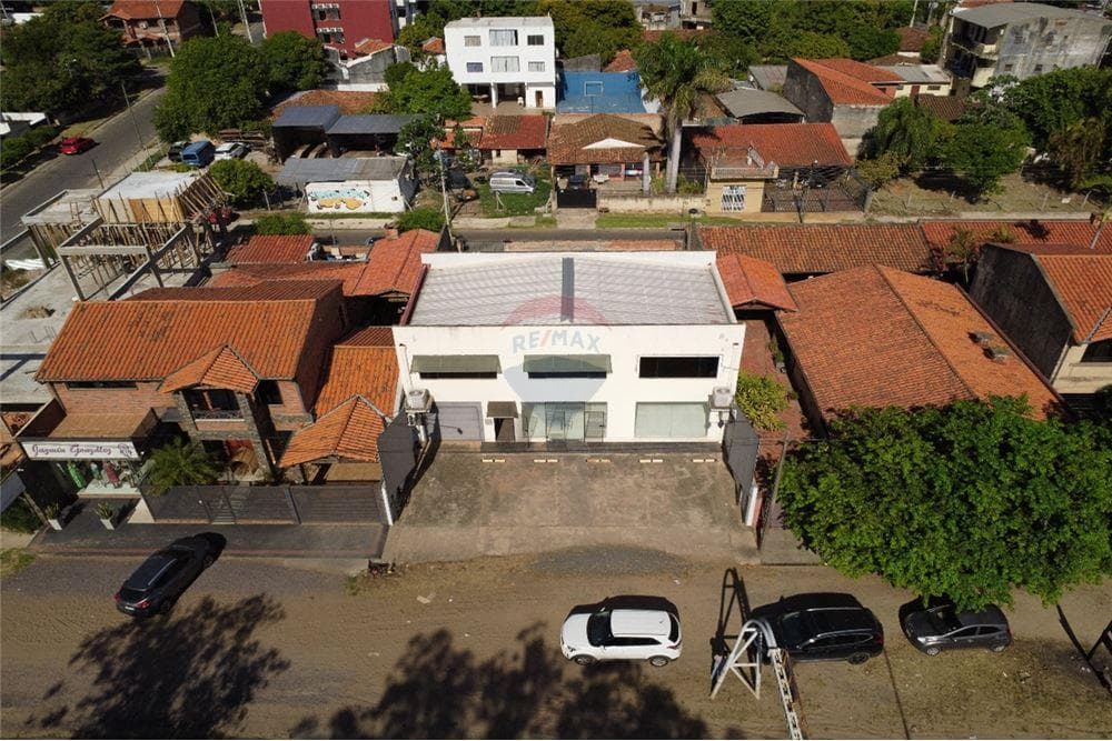 Exclusivo showroom con oficinas – ubicación estratégica en asunción