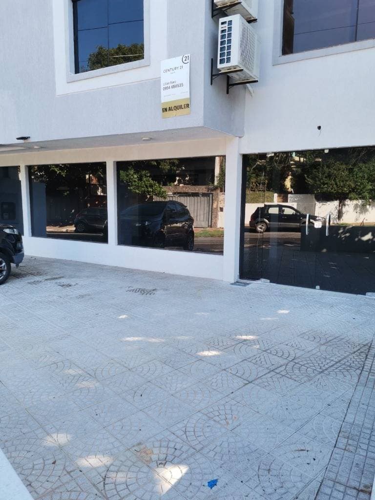 Alquilo local comercial en barrio Jara