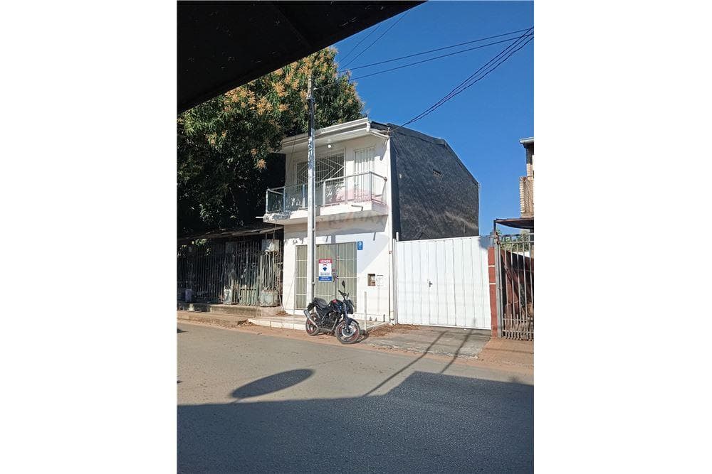 Vendo casa tipo duplex con salon