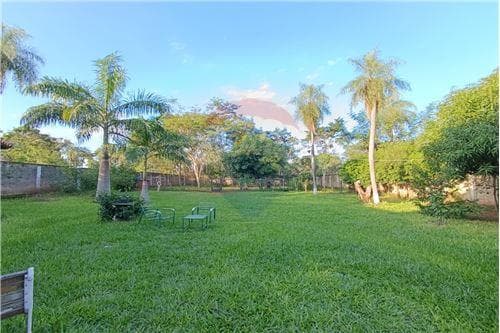 Vendo terreno en capiata