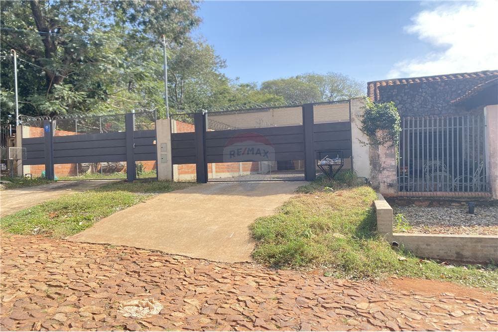 Alquilo casa zona paresa de tres dormitorios