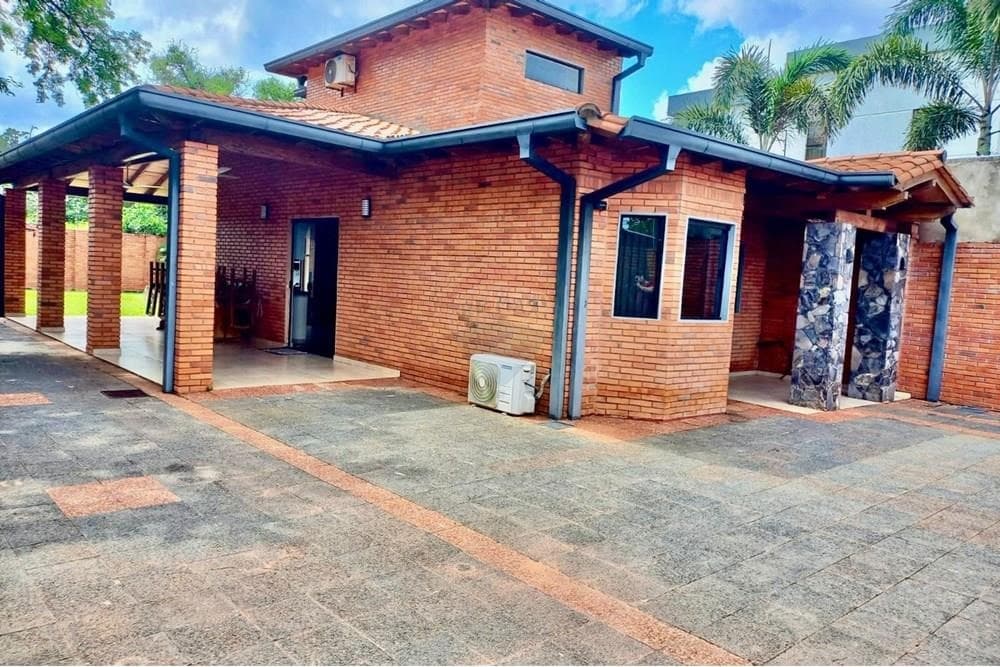 Vendo casa en San Lorenzo laurelty sobre jacaranda