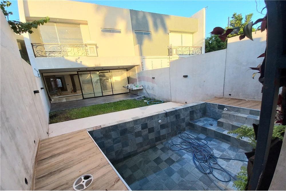 Casa Pareada a Estrenar en Grupo Habitacional