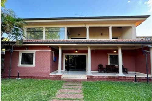 Alquiler casa de 5 dormitorios, en barrio mburicao, Asunción