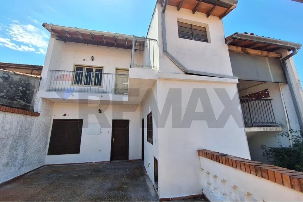 Amplia casa de 3 niveles, disponible para Alquiler – Barrio Gral. Díaz, Asunción