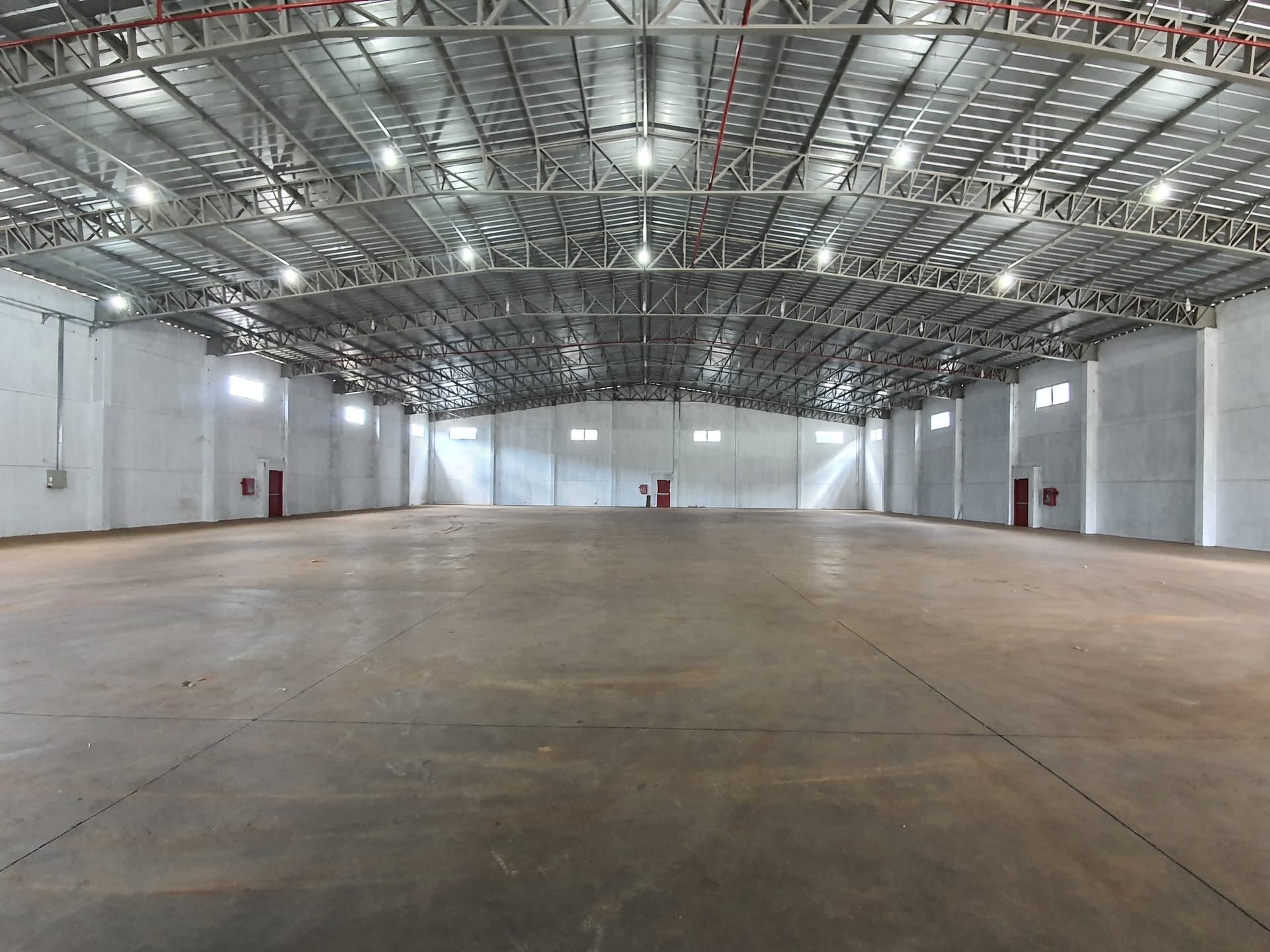 Alquilo deposito de 1.610 m2 con oficinas en Ciudad del Este‼️ c-1152