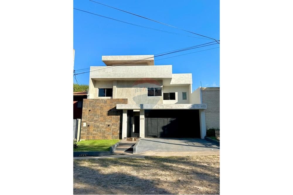 En venta residencia en lambare