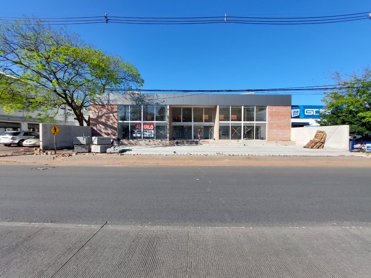 Alquilo Showroom, Oficinas y Depósito en la Prestigiosa Avda. Eusebio Ayala C-1170