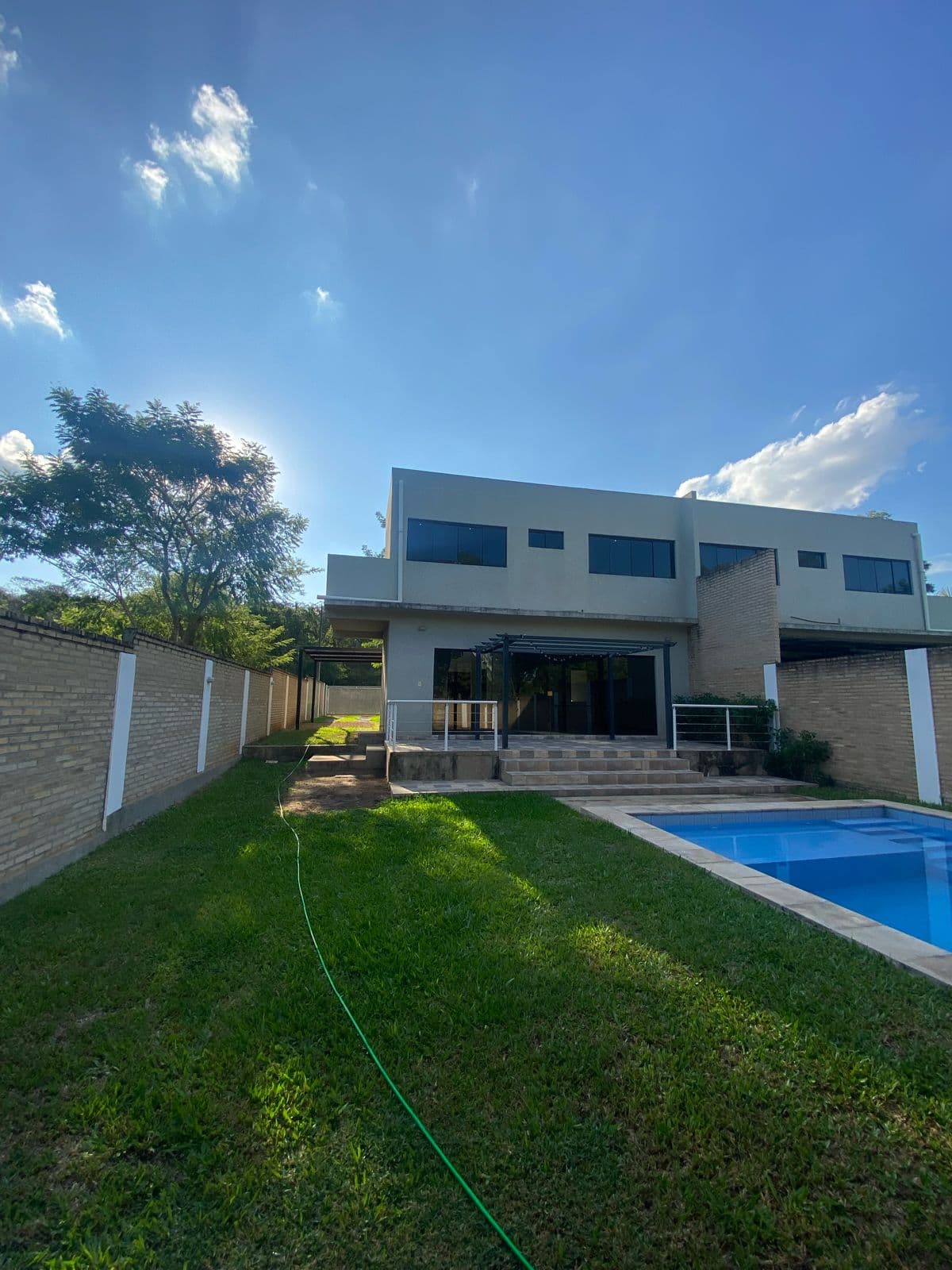 Alquilo casa en surubi'i