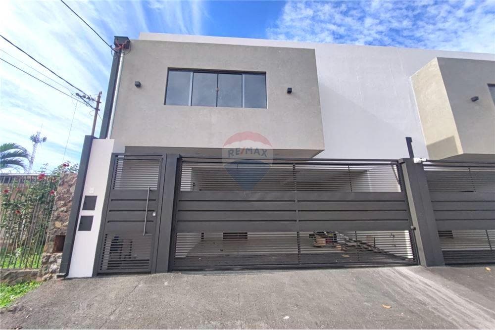 Dúplex a estrenar zona laguna grande j.a